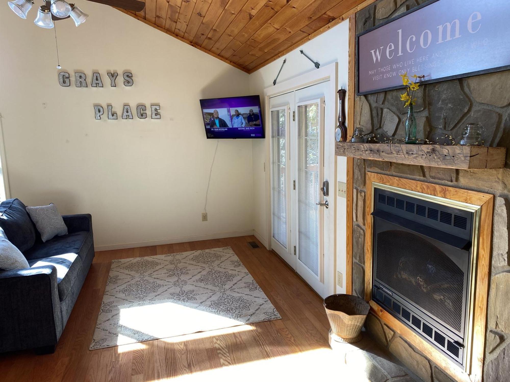Gray'S Place On Cosby Creek - 2 Bedrooms, 2 Baths, Sleeps 6 Home Esterno foto